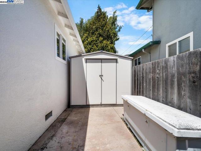 4311 Circle Ave, Castro Valley CA: https://media.crmls.org/mediaz/9fc41bff-1260-4b39-8751-c441662980f4.jpg