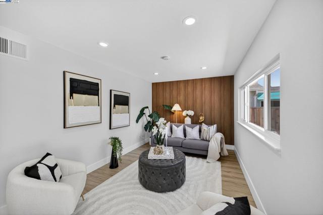 4403 Burke Way, Fremont CA: https://media.crmls.org/mediaz/9fc46441-ed50-459d-b524-7ca38adf353f.jpg