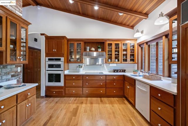 6890 Charing Cross Road, Berkeley CA: https://media.crmls.org/mediaz/9fc48638-0b1c-4a70-8d9c-389c5189c5d2.jpg