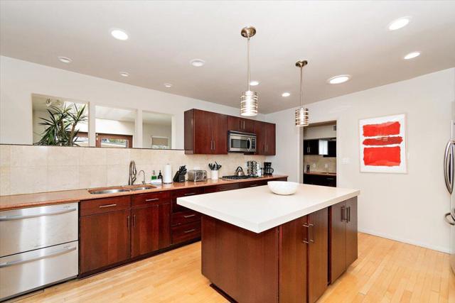 2030 E Amado Road, Palm Springs CA: https://media.crmls.org/mediaz/9fc4b7bc-4646-4796-9ffc-b58d94baf3f5.jpg
