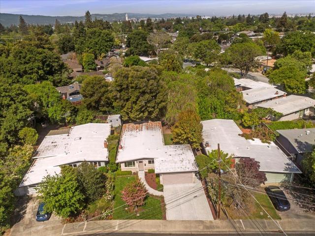 907 Christopher Way, Menlo Park CA: https://media.crmls.org/mediaz/9fc52600-b3cf-4fb2-8176-2f020ba58f03.jpg