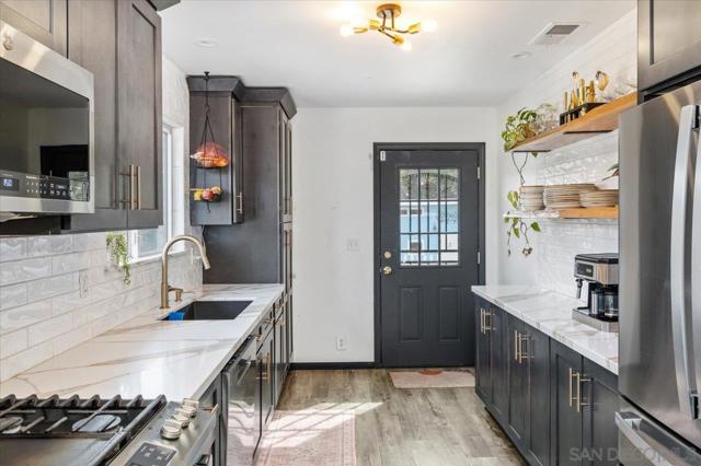 1379 Sunny Heights Road, Fallbrook CA: https://media.crmls.org/mediaz/9fc52a34-cda4-4d62-9afc-66e629074bd8.jpg