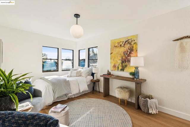 1521 Josephine St, Berkeley CA: https://media.crmls.org/mediaz/9fc57e09-ee16-4210-baa4-7759a5a4ba6d.jpg