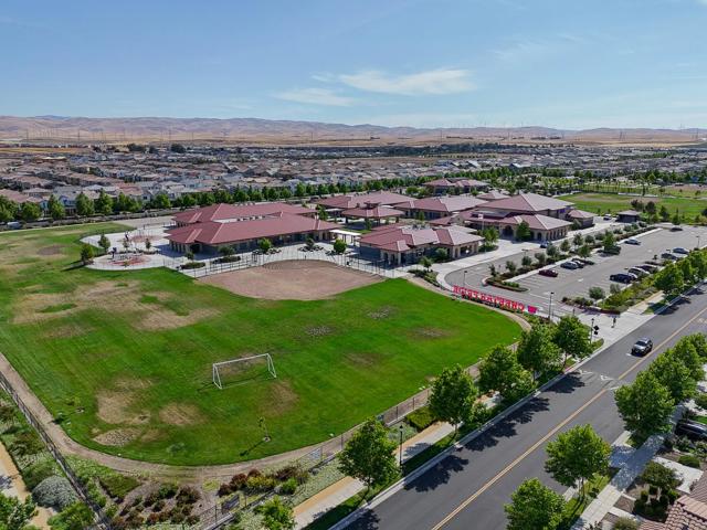 410 E Redberry Place, Mountain House CA: https://media.crmls.org/mediaz/9fc66b10-a7f5-41ad-87f6-8f30f502ed6e.jpg