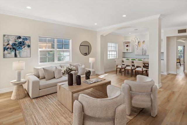 260 H Avenue, Coronado CA: https://media.crmls.org/mediaz/9fc6822b-b1e1-4b3a-8ed7-f160d1dbab5f.jpg