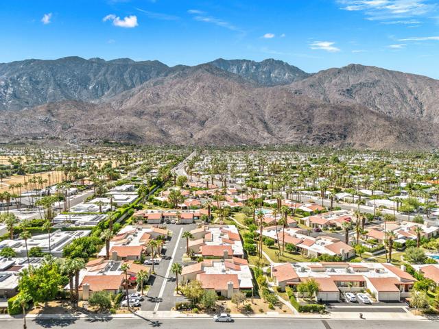 2077 S Caliente Drive, Palm Springs CA: https://media.crmls.org/mediaz/9fc69b28-847a-4c9b-a03e-92925d82e8c2.jpg