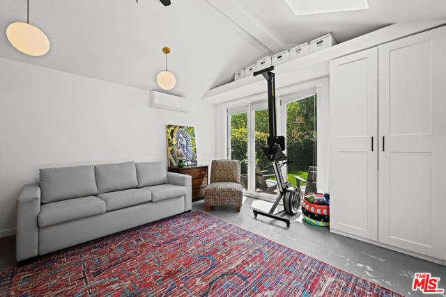 568 N Gower Street, Los Angeles CA: https://media.crmls.org/mediaz/9fc6e651-a998-4633-bbfe-35655e51aa57.jpg
