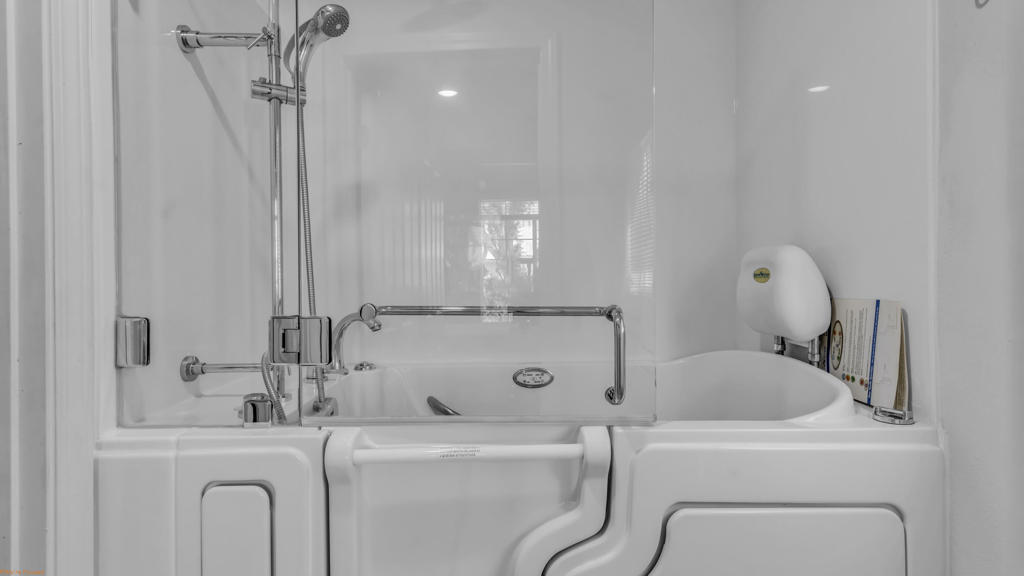 https://media.crmls.org/mediaz/9fc70221-b0ba-4e23-9a8a-6673afa5cbe4.jpg?preset=X-Large