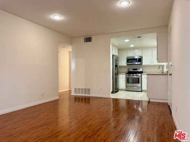 1348 E Hillcrest Drive, Thousand Oaks CA: https://media.crmls.org/mediaz/9fc76bfb-bbbf-47fc-b8ac-0b22dad6ac12.jpg