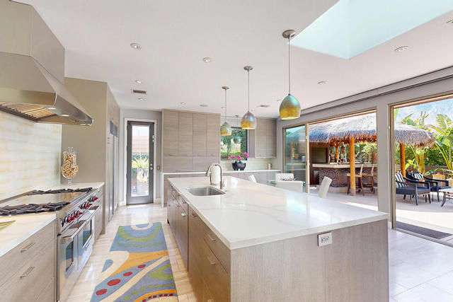 1311 Fuego Circle, Palm Springs CA: https://media.crmls.org/mediaz/9fc7a201-8ebf-422b-aef4-b1004c52dc91.jpg