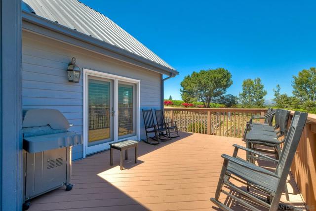 2511 Via Rancheros, Fallbrook CA: https://media.crmls.org/mediaz/9fc7ddf4-9e47-4081-820a-980d1c0c200a.jpg
