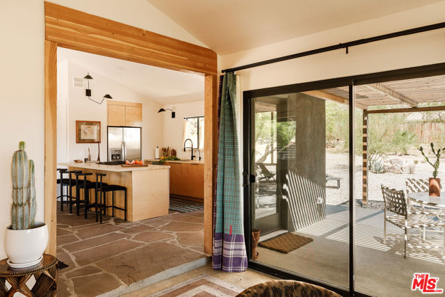 11051 Pinon Avenue, Morongo Valley CA: https://media.crmls.org/mediaz/9fc7e25f-04b0-496b-99e5-1a6489e57d89.jpg
