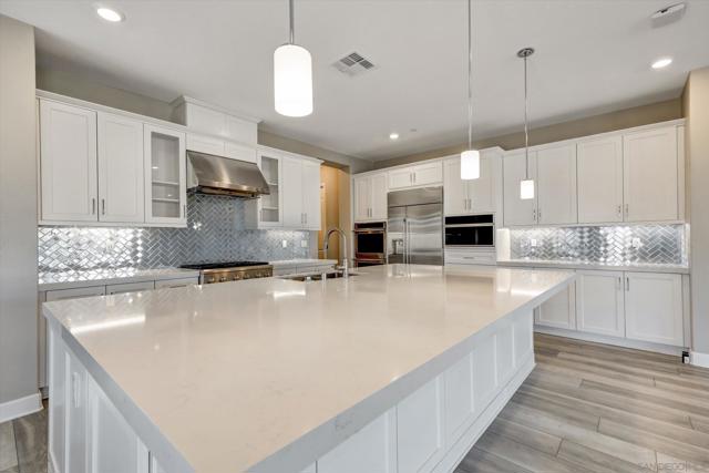 16231 Sunny Summit Dr, San Diego CA: https://media.crmls.org/mediaz/9fc7e295-f0f6-4b06-8364-59a9d9e388d6.jpg