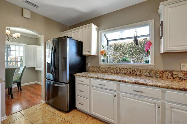 5238 Cervantes Ave, San Diego CA: https://media.crmls.org/mediaz/9fc838af-01e4-4893-9697-1152ed1b959a.jpg