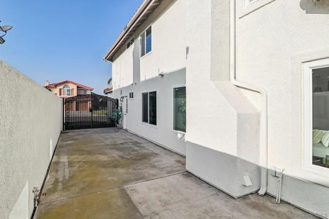 664 Crescent Dr, Chula Vista CA: https://media.crmls.org/mediaz/9fc8626d-eacf-46d5-b2d7-dafdf23564e7.jpg