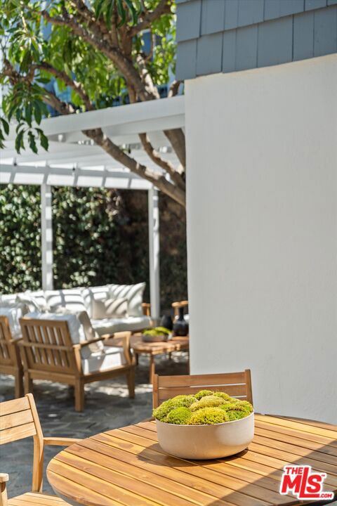 560 N Croft Avenue, West Hollywood CA: https://media.crmls.org/mediaz/9fc8d350-122d-4fd7-a941-8a24437761f8.jpg