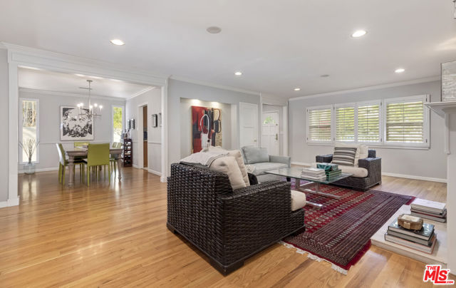 4219 Saugus Avenue, Sherman Oaks CA: https://media.crmls.org/mediaz/9fc92da6-60c2-4e3b-b1e9-70a9b1349a19.jpg