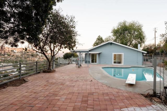 11774 Rocoso Rd, Lakeside CA: https://media.crmls.org/mediaz/9fc93560-0118-4d28-874a-e46f5ea91df5.jpg