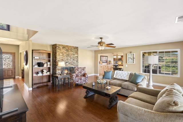 Detail Gallery Image 15 of 63 For 13658 Sage Mountain Lane, Jamul,  CA 91935 - 4 Beds | 3 Baths