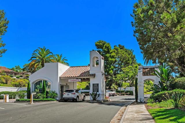 4905 Alicante Way, Oceanside CA: https://media.crmls.org/mediaz/9fca4639-efcc-40ec-ae57-f71693bab043.jpg