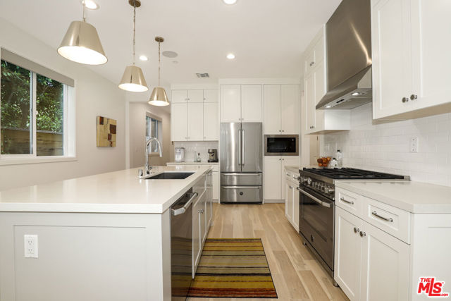1741 S S Marvin Ave, Los Angeles CA: https://media.crmls.org/mediaz/9fcb6a11-e483-4e79-be6c-01ded109078a.jpg