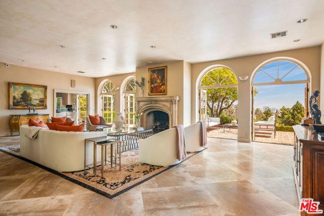 10820 Ambazac Way, Los Angeles CA: https://media.crmls.org/mediaz/9fcb8c6e-ead7-4f40-b5a2-afaa136e68a2.jpg