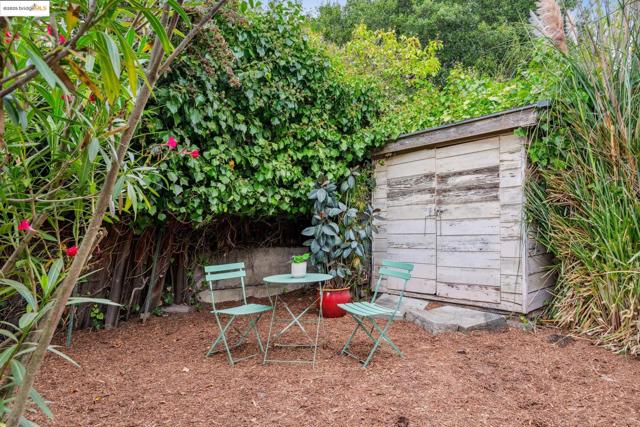 63 Eureka Ave, Kensington CA: https://media.crmls.org/mediaz/9fcc138a-cafc-4d64-a58e-332b413c0cd0.jpg