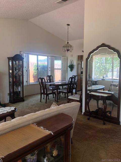 2552 Wind River Rd, El Cajon CA: https://media.crmls.org/mediaz/9fcc2621-1ca3-424b-8cbd-7bd501f28992.jpg