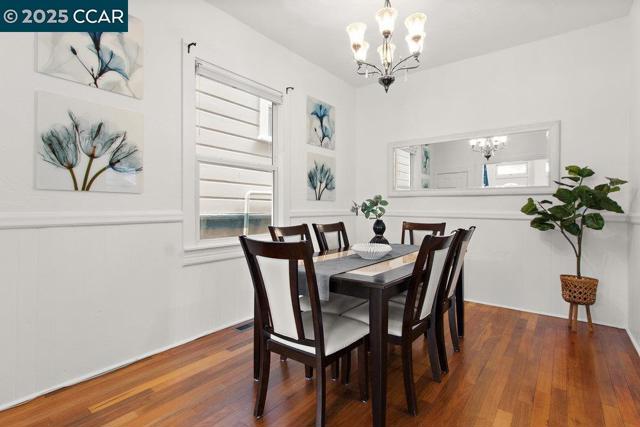 1613 Stanton St, Alameda CA: https://media.crmls.org/mediaz/9fcc2c39-bb44-46e2-adfd-f83fb1b7e4e6.jpg