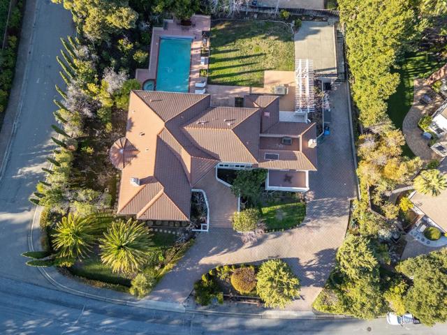 2496 Butternut Drive, Hillsborough CA: https://media.crmls.org/mediaz/9fcce387-ecad-41f9-addf-814d610e6a18.jpg