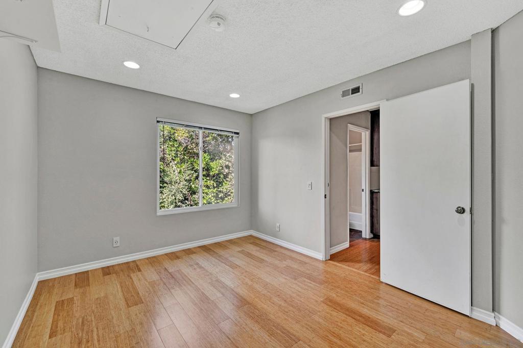 MLS #250041383SD image #17