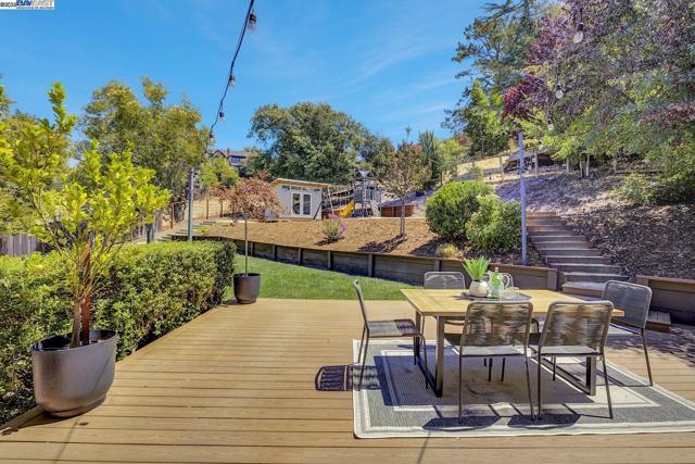 382 Castello Rd, Lafayette CA: https://media.crmls.org/mediaz/9fcdac97-0045-42bf-bae8-28ed6d65ff8a.jpg