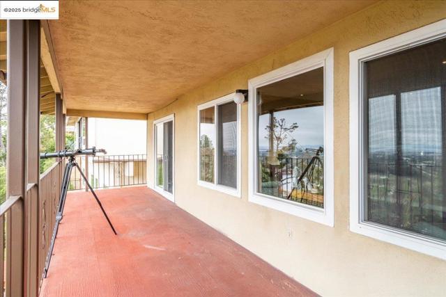 11772 Cranford Way, Oakland CA: https://media.crmls.org/mediaz/9fcdb0b1-1dc5-4ecd-a573-9fd05123639f.jpg