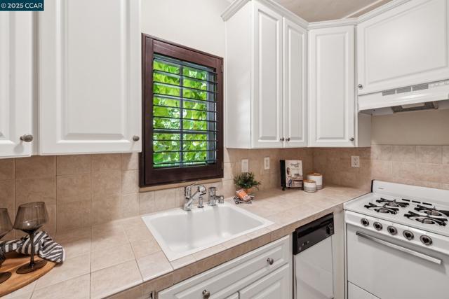 3711 Northgate Woods Court, Walnut Creek CA: https://media.crmls.org/mediaz/9fcdbdba-6213-4f8d-b89b-924482c8f01b.jpg