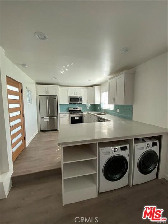 3422 Holyoke Drive, Los Angeles CA: https://media.crmls.org/mediaz/9fcde9d6-7e99-4e85-bf5d-7a3ad927fbb9.jpg