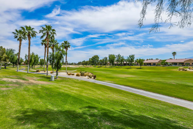 81083 Avenida Tres Lagunas, Indio CA: https://media.crmls.org/mediaz/9fcdf178-0342-4815-9f55-642628dc8071.jpg