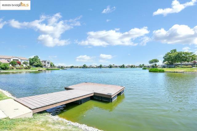133 Clear Lake Ct, Oakley CA: https://media.crmls.org/mediaz/9fce0247-baab-400b-a45b-6ca24ea5b02b.jpg