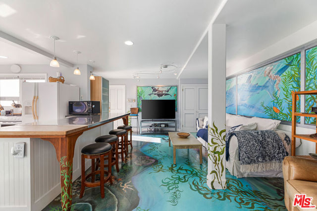 7007 Birdview Avenue, Malibu CA: https://media.crmls.org/mediaz/9fce297e-5145-4258-bae9-b3a3d323fce0.jpg