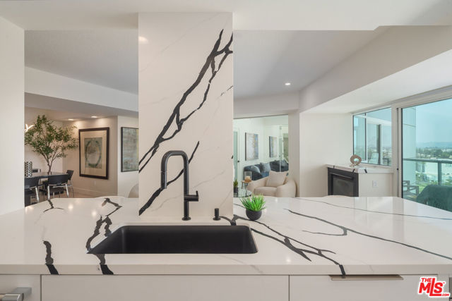 13600 Marina Pointe Drive, Marina del Rey CA: https://media.crmls.org/mediaz/9fce4eac-31a6-49da-8449-65008e63b1b5.jpg