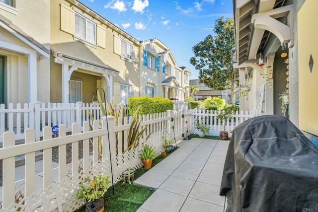 Detail Gallery Image 30 of 42 For 1459 Claude Ln #4,  Chula Vista,  CA 91913 - 3 Beds | 2/1 Baths