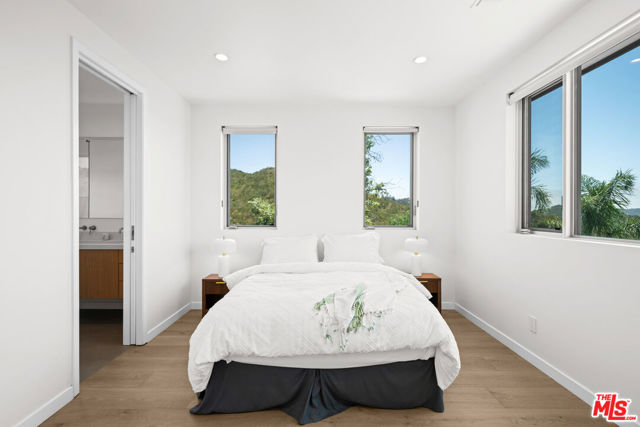 upper guest bedroom 2