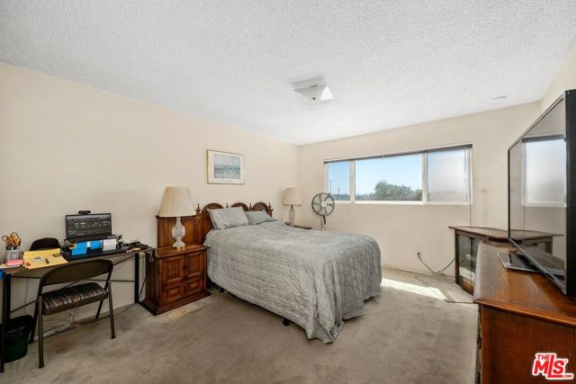 6505 S Halm Avenue, Los Angeles CA: https://media.crmls.org/mediaz/9fcf244d-cc55-47a7-8498-d589a7ff5226.jpg