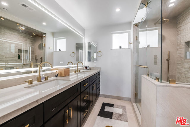 4326 Babcock Avenue, Studio City CA: https://media.crmls.org/mediaz/9fcf3e86-4636-4b3f-ba16-101d3f687a43.jpg