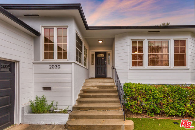2030 Castle Heights Avenue, Los Angeles CA: https://media.crmls.org/mediaz/9fd06d42-951b-413d-a46c-46d15205e921.jpg