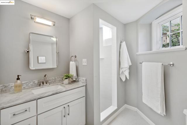 Image 28 of 37 For 1633 Trestle Glen Rd