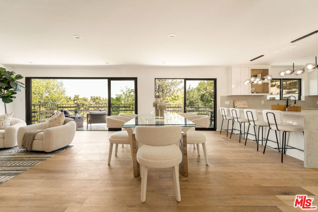 11587 Sunshine Terrace, Studio City CA: https://media.crmls.org/mediaz/9fd0b612-32ca-4171-a8b3-8d242f42c4dc.jpg