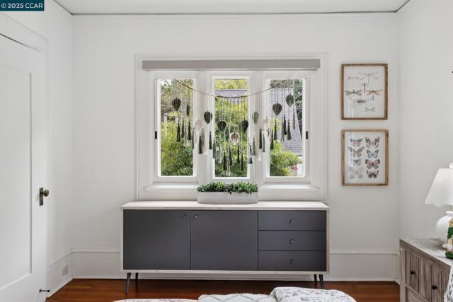 91 Tunnel Rd, Berkeley CA: https://media.crmls.org/mediaz/9fd0cda6-43f1-4879-9f27-d761c1f15f41.jpg