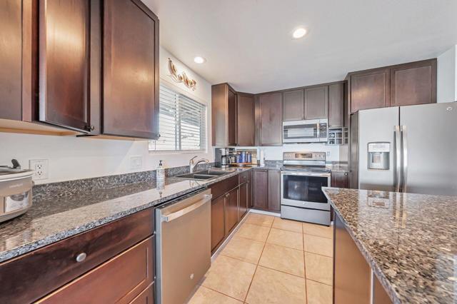 12340 Lakeshore Drive, Clearlake CA: https://media.crmls.org/mediaz/9fd13271-f58d-4232-a91c-f3436bae5e4d.jpg