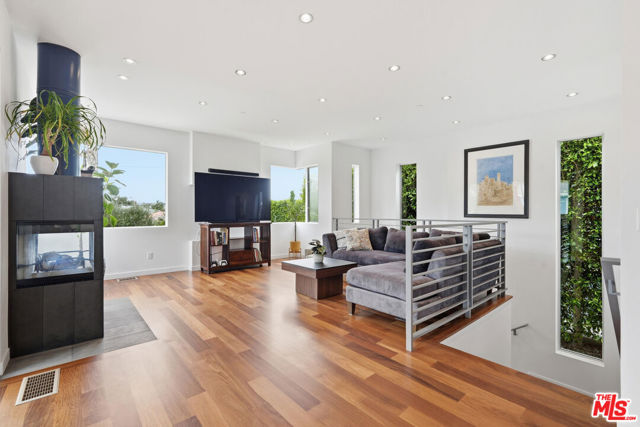 512 Irena Avenue, Redondo Beach, California 90277, 5 Bedrooms Bedrooms, 0 ,3 BathroomsBathrooms,Residential,For Sale,Irena,0,26860787