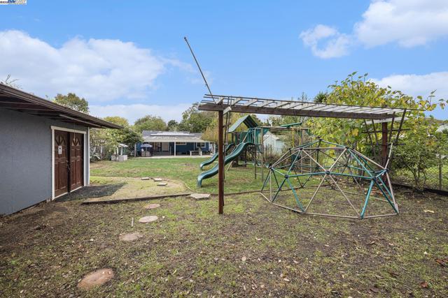 2036 brookside Dr, San Pablo CA: https://media.crmls.org/mediaz/9fd26f83-1fd4-4a60-b340-bbf1a87c7313.jpg